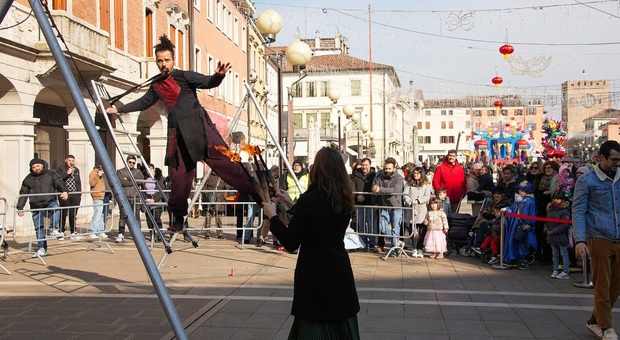 Carnevale di Venezia 2024: venerdì ricco di appuntamenti tra arte di strada e parate in occasione del Capodanno cinese