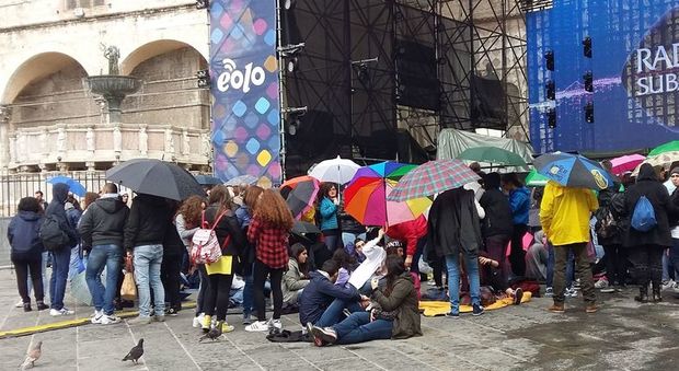 In fila dalle sette del mattino e sotto la pioggia: Perugia, super attesa per il super concerto