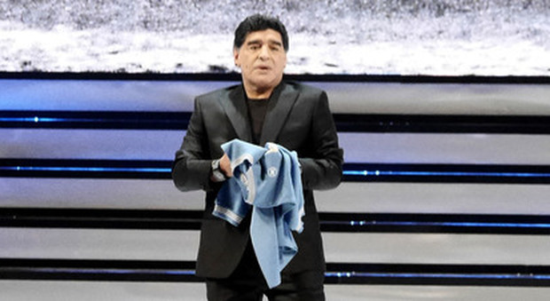 Ora Maradona punzecchia Higuain: "Con la palla al piede è così così"