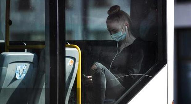 Fase 2, mezzi pubblici: come evitare il contagio per chi viaggia in bus, metro e tram. I consigli degli esperti