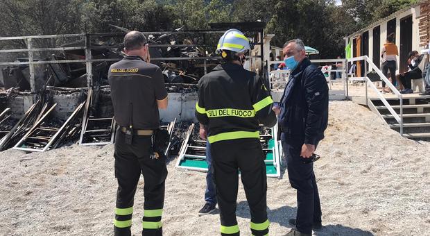 Ancona, due periti per l'incendio da Bonetti: i Ris indagano su un reperto sospetto
