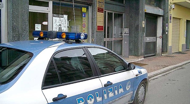 Pesaro, rapina la farmacia armato d'ombrello: bottino da mille euro