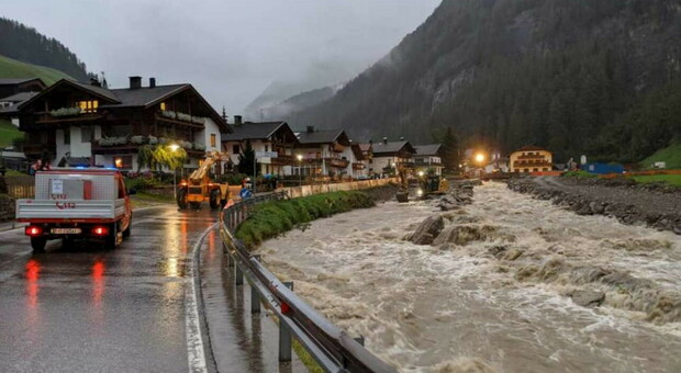Esondano Adige e Isarco: chiusa l'autostrada del Brennero. Il maltempo fa paura