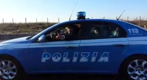 Viaggiavano con albanesi irregolari a bordo: arrestati due passeur