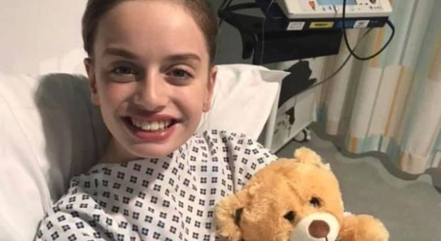 Ballerina di 12 anni cade dal trampolino e si rompe il gomito: braccio amputato dopo otto interventi. «Tornerò a danzare»
