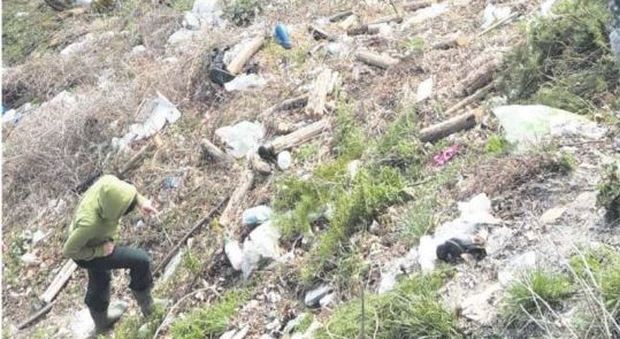 Trekking choc sul Montevergine: in pellegrinaggio tra amianto e rifiuti