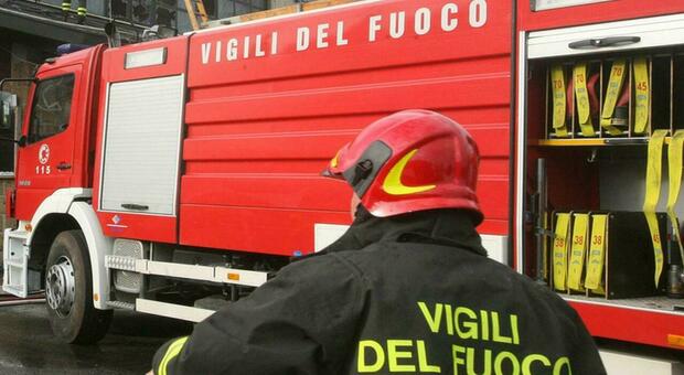 Esplode bombola in casa, scoppia un incendio e muore una donna: il dramma in Sardegna