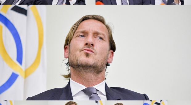 immagine Totti tutte le espressioni alle domande dei giornalisti (foto Daniele Leone/Ag.Toiati)