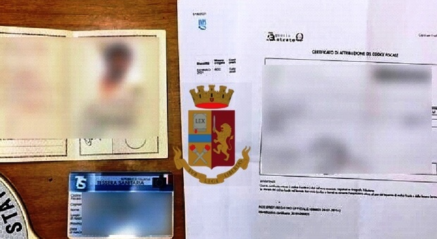 Napoli, tenta truffa alle Poste con documenti di un beneficiario del Reddito: arrestati