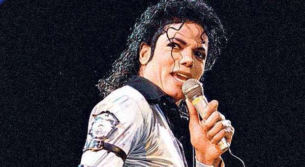 Michael Jackson, 5 anni dopo la sua morte, 15mila rose sulla sua tomba