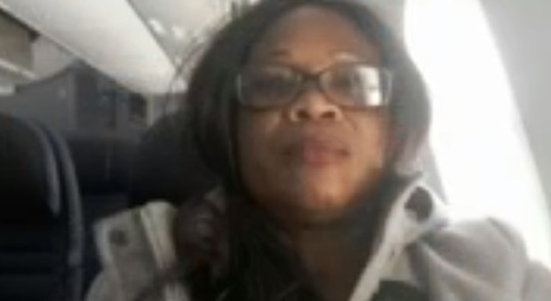United Airlines, nuova bufera: passeggera viene imbarcata sull'aereo sbagliato e torna a casa dopo 28 ore di viaggio