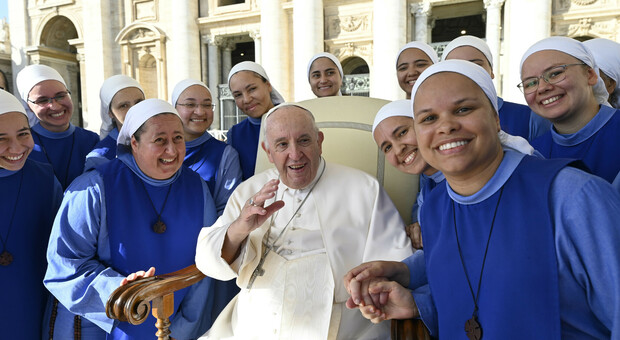 Papa Francesco gela il mondo cattolico femminile che chiede parità: «Donne prete non previste»