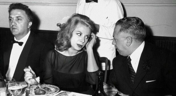 Sandra Milo e l'incontro con Fellini a Fregene, lei raccontò: «Rimasi paralizzata dalla sua presenza. La moglie Giulietta? Mai stata una rivale»