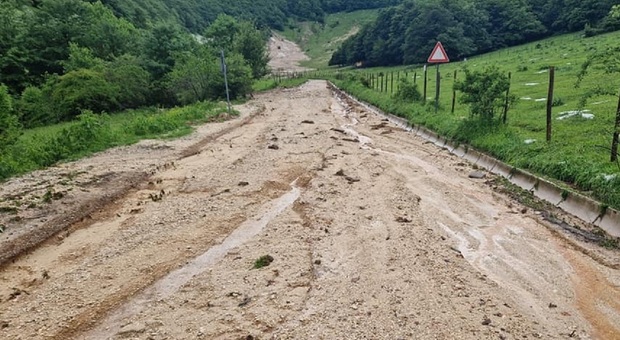 Distrutte le opere post alluvione, il sindaco di Cantiano: «Il territorio non è in sicurezza». Vietato l'accesso al Catria