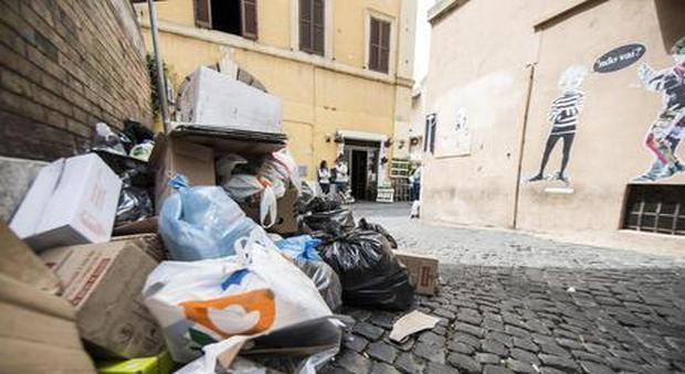 Caos rifiuti a Roma, rischio figuraccia nei giorni dei Trattati