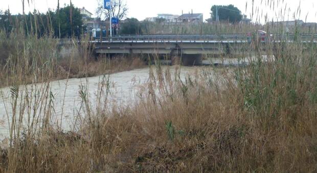 Il torrente Vibrata fa ancora paura. I residenti: «Temiamo che possa tracimare alla prossima pioggia»