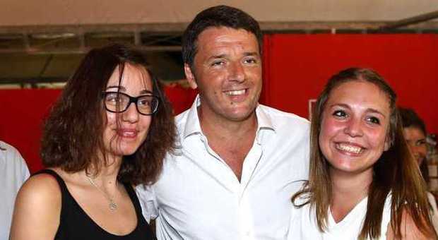 Renzi a sorpresa alla Festa dell'Unità: «Riforme avanti con o senza Forza Italia»
