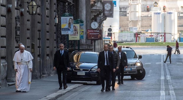 immagine Il Papa in via del Corso, la preghiera al crocifisso miracoloso che fermò la peste nel 1522