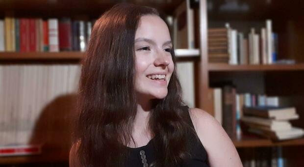 Treviso, la vita della 18enne Agnese diventa un romanzo: «Ridere mi ha salvata dalla leucemia»