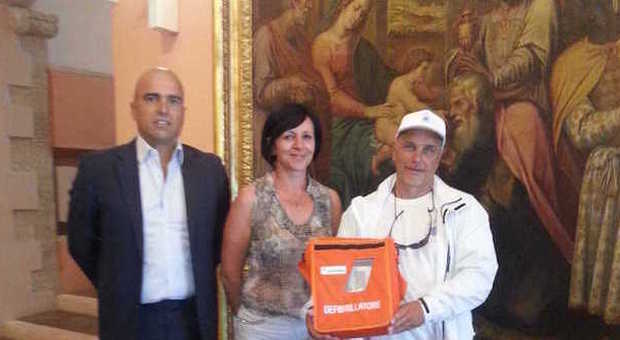 Defibrillatore della Fondazione Varrone donato alla Lega navale del Turano
