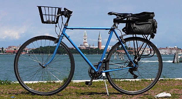 Biciclette vietate a Venezia Foto Bonavoglia