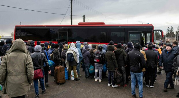 Ucraina, raccolte fondi ma anche sportelli di assistenza, Roma si prepara ad accogliere i profughi