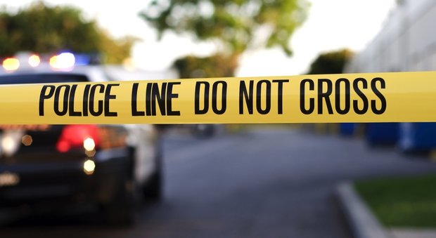 Usa, poliziotta lascia la figlia in macchina e si allontana con un collega: bimba di 3 anni trovata morta