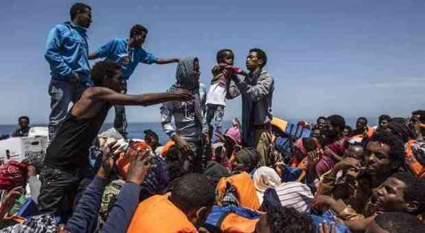 Migranti, nessuna traccia di un gommone con 50 persone a bordo: ci sono anche donne e bambini