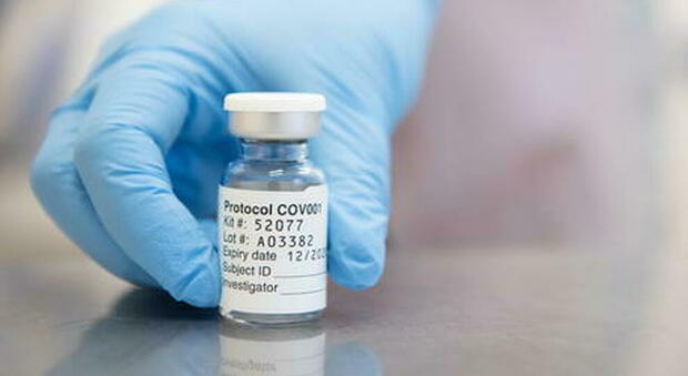 Il vaccino AstraZeneca blocca il contagio: il nuovo studio ribalta i primi dubbi