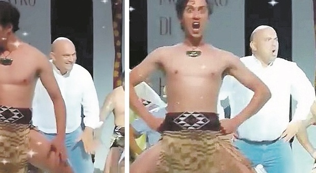 Osimo, Pugnaloni show sul palco, la haka del “sindaco Maori”