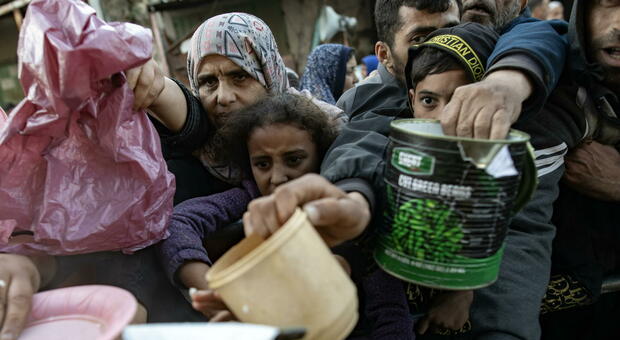 Onu: «Gaza sull’orlo della carestia» Borrell: «La fame usata come arma»
