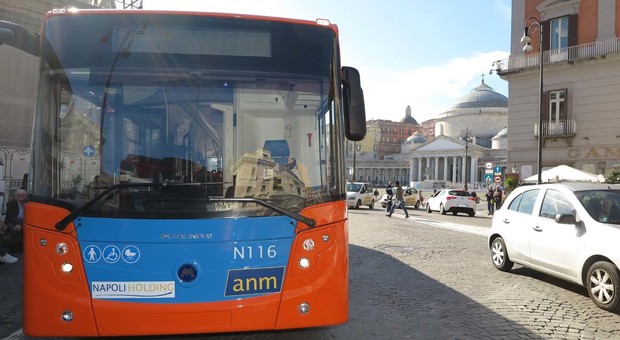 Cento autisti nei seggi di Napoli, l'Anm taglia 20 linee bus per tre giorni