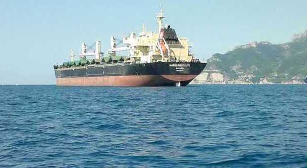 Sicurezza, bloccata nave da carico nel porto di Salerno
