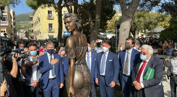 «La Spigolatrice di Sapri non si tocca, no a censure sessiste sull'arte»