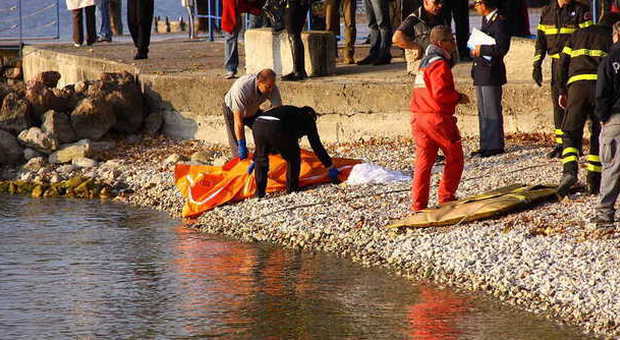 Colpo di calore mentre pesca Muore in riva all'Adige a 48 anni