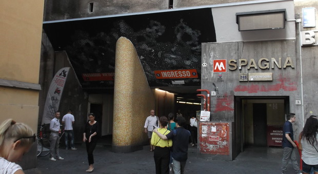 Roma, fumo alla fermata della metro: chiusa stazione Piazza di Spagna