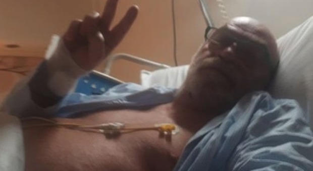 Toni Capuozzo, selfie in ospedale: «Non vi libererete di me». Ecco cos'è accaduto al giornalista Mediaset