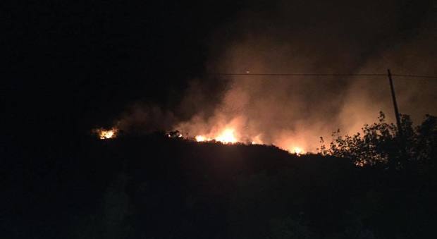 Norma, incendio distrugge ettari di macchia mediterranea alle pendici del paese