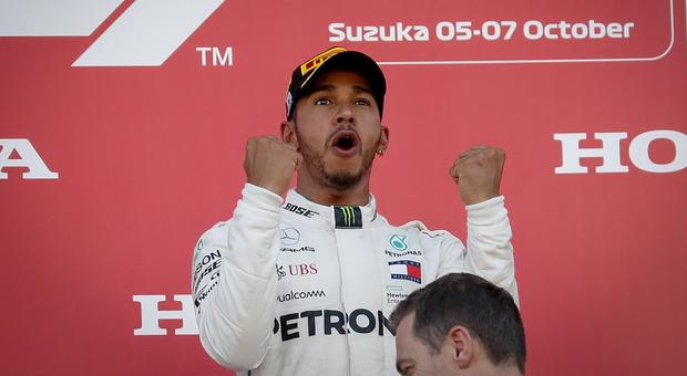 Formula 1, Hamilton trionfa a Suzuka. Vettel sesto dopo un contatto con Verstappen