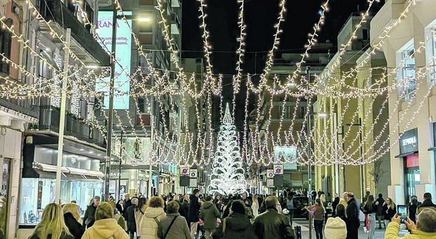 Natale in città, luminarie in centro e non solo: Bari si illumina per le feste