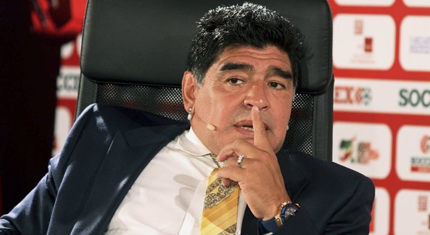 Maradona attacca: il Napoli non ha comprato giocatori di alto livello. Higuain ha dato il massimo e De Laurentiis lo venderà