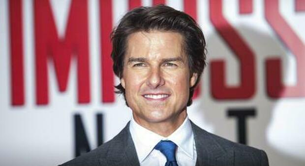 Tom Cruise, regalo "impossible" per il team del film: torte da Los Angeles a Londra su un jet privato