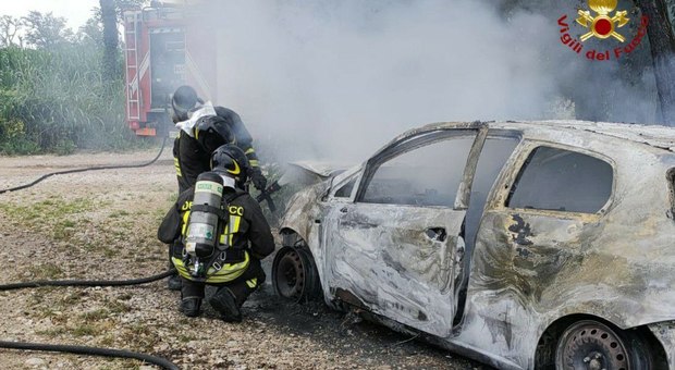 Auto in fiamme a Marsure
