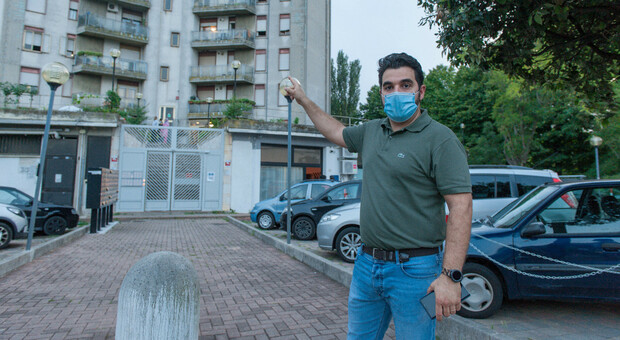 Focolaio in caserma a Treviso, i profughi negativi trasferiti nel grattacielo di via Pisa: scoppia la rivolta