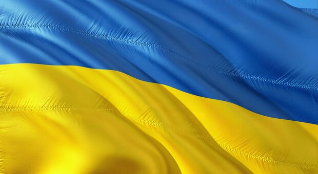 Ucraina, nastri blu e gialli sui cancelli: l'iniziativa a San Giorgio a Cremano