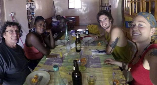 Luca Tacchetto scomparso in Burkina Faso: l'ultimo video nel ristorante, poi è sparito nel nulla con la fidanzata