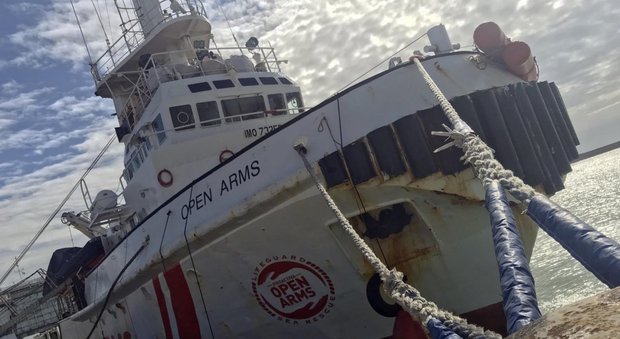 Migranti, dissequestrata dal giudice la nave Open Arms, era a Pozzallo da un mese