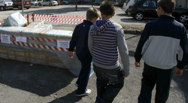 Spaccio di droga al rione Monterosa: arrestati due pusher, multe per 35mila euro