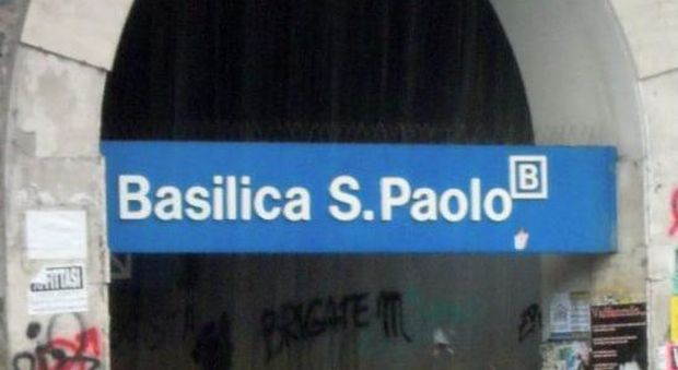Roma, zainetto sospetto alla stazione della metro San Paolo: stop al servizio della linea B