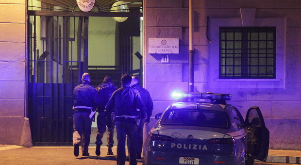 Roma, aggredisce la proprietaria della tabaccheria a San Lorenzo e scappa: arrestato